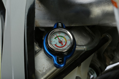 Radiator Cap W/ Temperature Gauge   Japanese Models