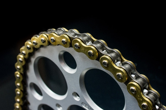 Renthal R1 415 Spring Link Chain - Gold Anodized for Powersports