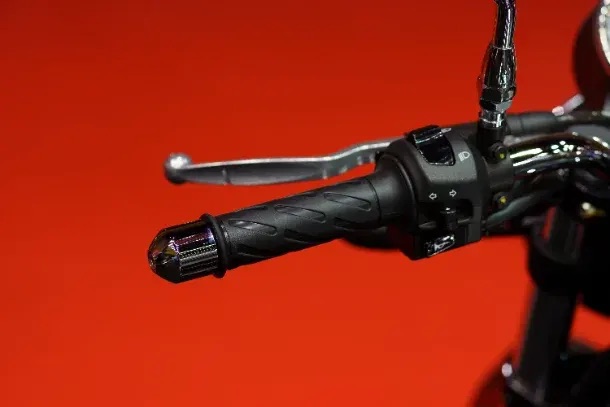 Handlebars & Controls