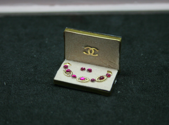 Necklace Display 33 - Single  - Gold & Pink Stones with earing -  1:12 scale miniature