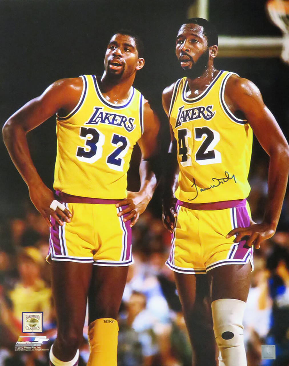 Magic Johnson Signed Los Angeles Lakers Gold Mitchell & Ness NBA Swingman  Basketball Jersey - Schwartz Authentic