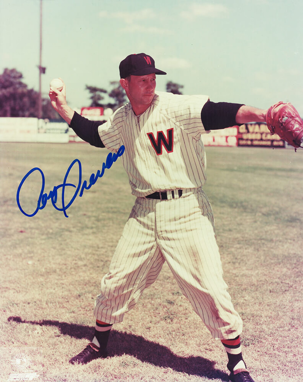 Tommy Helms Signed Cincinnati Reds B&W Pose 8x10 Photo