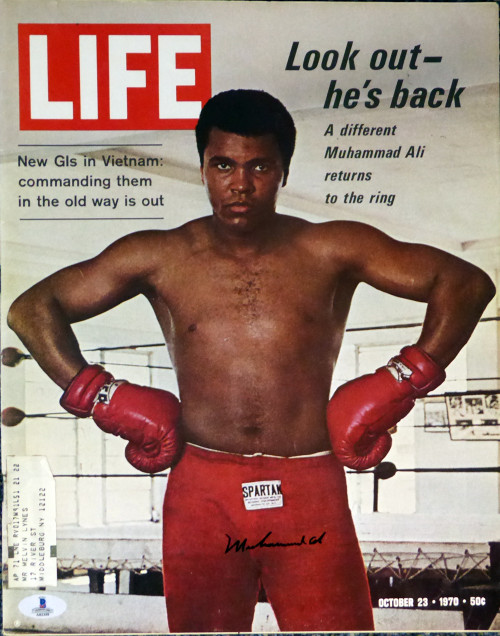 Muhammad Ali Autographed Life Magazine Beckett BAS #A02359