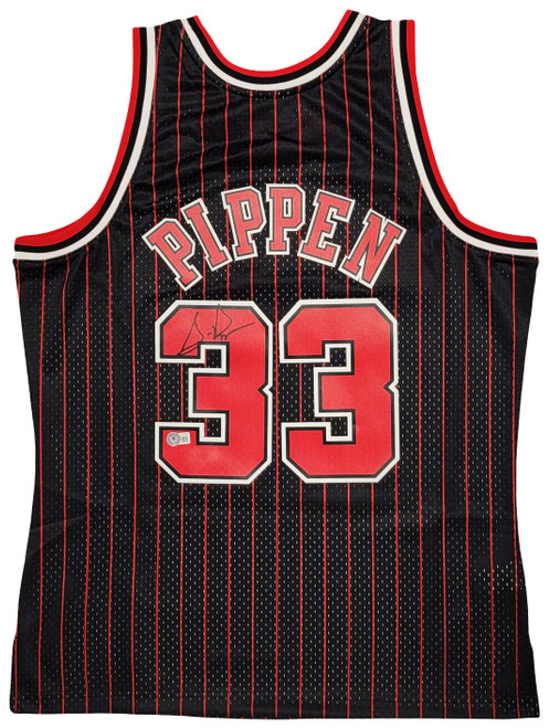 Scottie Pippen Chicago Bulls Red Mitchell & Ness NBA Swingman Basketball  Jersey (Size 2XL)