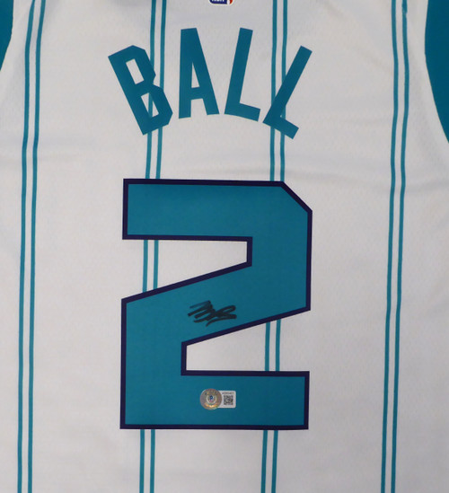 Mil Charlotte Hornets LaMelo Ball Autographed White Nike Swingman Jersey Size M Beckett BAS QR Stock #209485