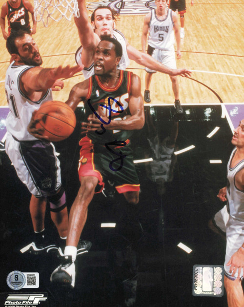 Gary Payton Autographed 8x10 Photo Seattle Supersonics Beckett BAS QR #BS36817