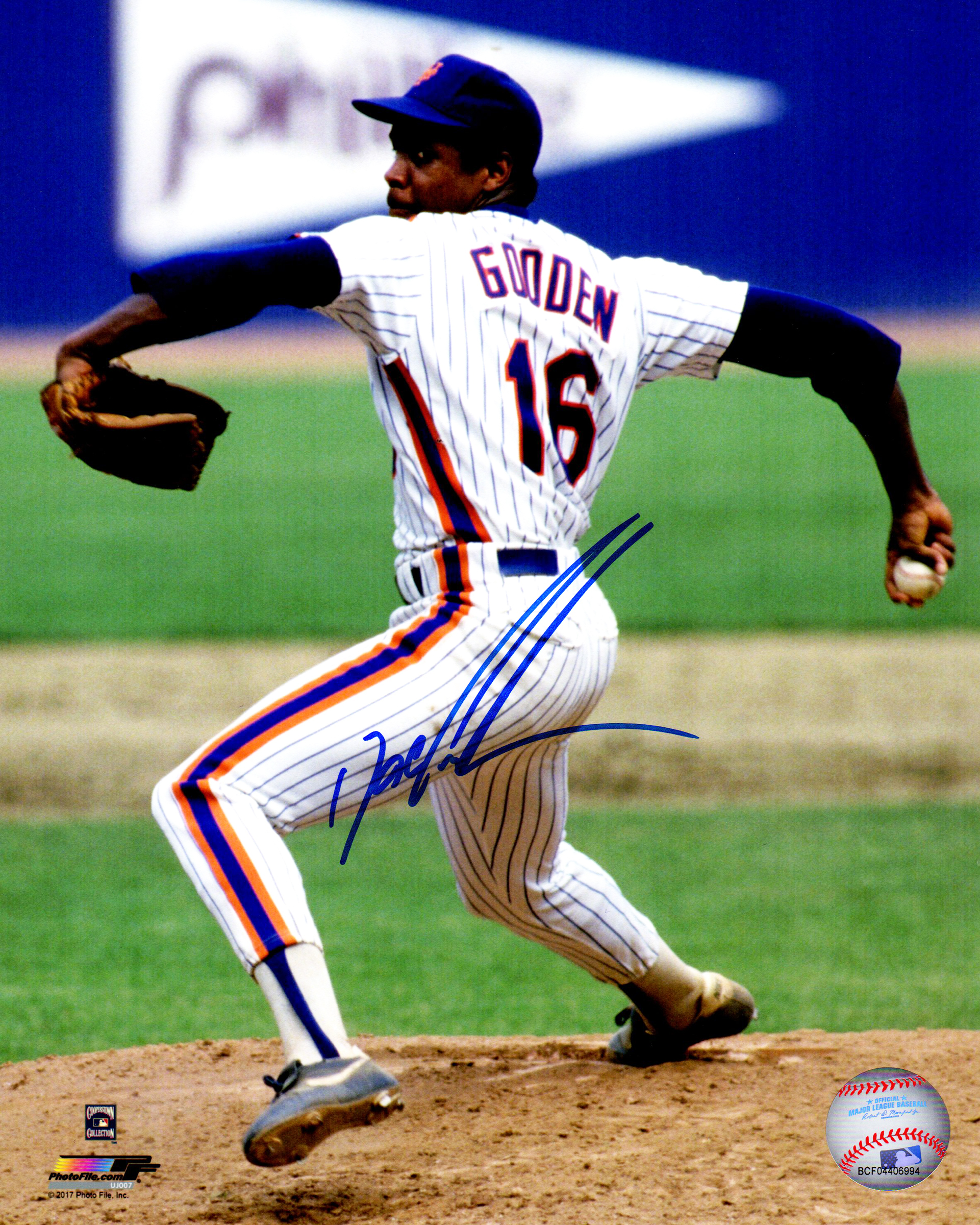 Dwight Gooden Signed Picture - Doc 16x20