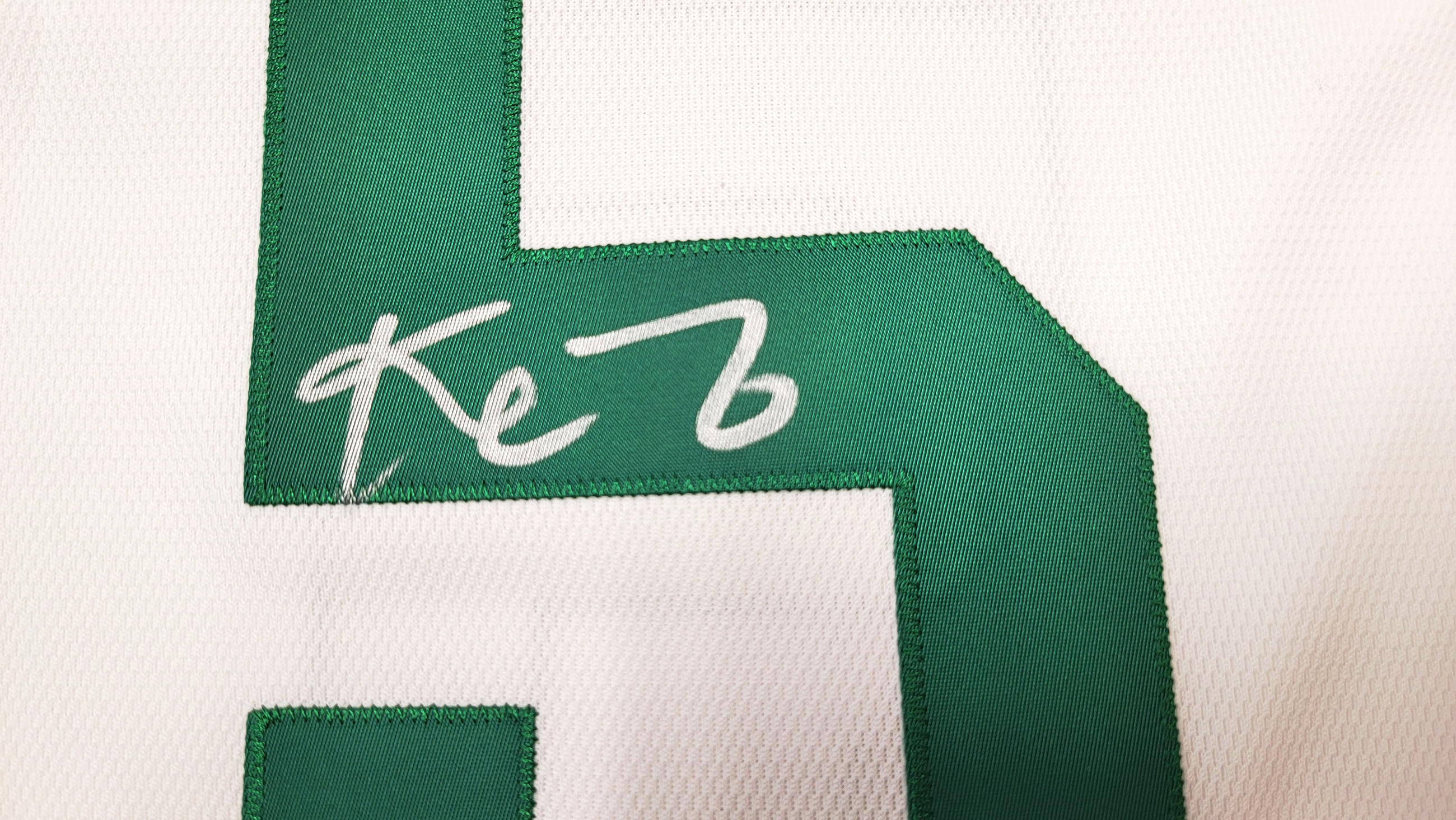 Boston Celtics Kevin Garnett Autographed White Mitchell & Ness 2007-08  Hardwood Classics NBA Finals Patch Jersey Size M Beckett BAS Witness  #WV46223