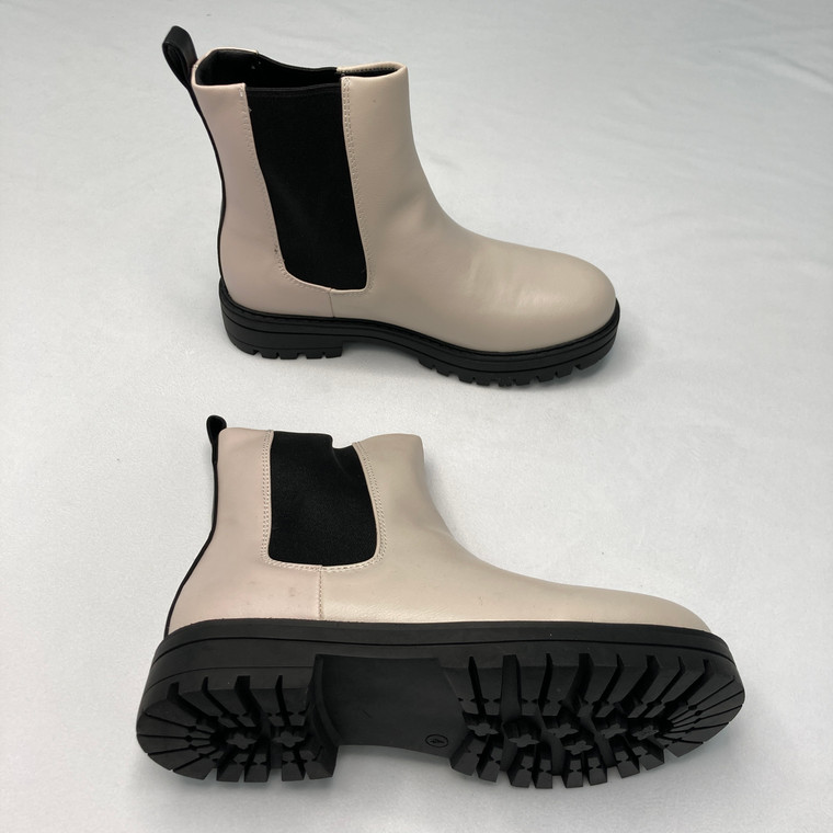 International Concepts White Torie Boots 4M