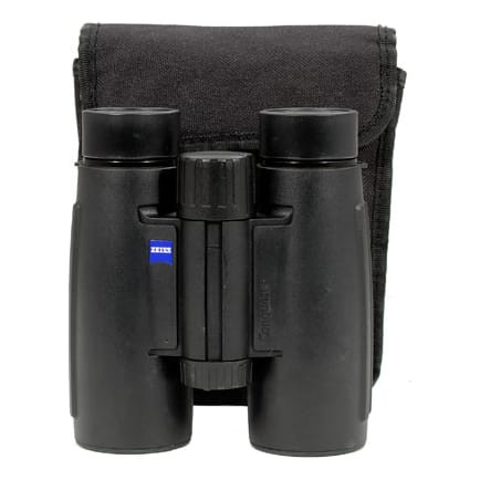 Zeiss Conquest 10x30 T* Binocular. In good condition with very light usage marks. Come with case (NO neckstrap, lens cover, instructions or box)-UB572