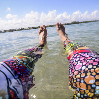 Floating in the beach with the Fishe Wear leggings