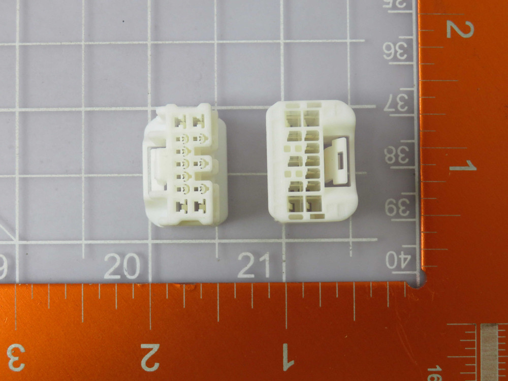Sumitomo 6098-6097 Automotive Connector Housing