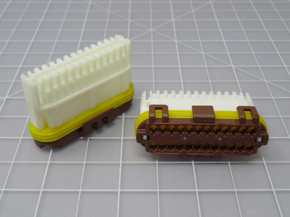 Sumitomo 6189-7248 Automotive Connector Housing