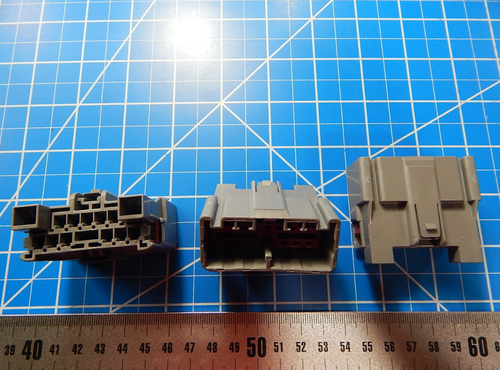 Lot of 40 Yazaki 7282-5625-40  449049