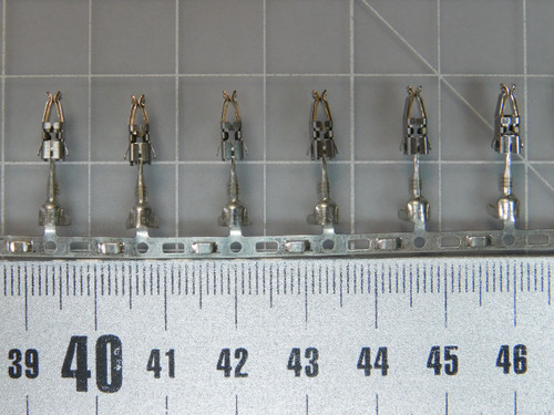 AUTO 1400-3966  X89648 Automotive Connectors