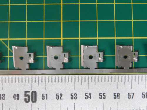 Lot of 1428 TE CONNECTIVITY 63575-1  X90461 CONN TERM GND CLIP 14-18AWG