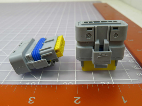 Lot of 39 DELPHI 211PC062S4149  X96890 Automotive Connectors 6 way F 1.5 SICMA Mini Sealed Connector