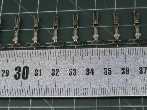 Lot of 4000 YAZAKI 7116-4020  X99897 Automotive Connectors TERM 090 II FEM 2.3MM UNSLD