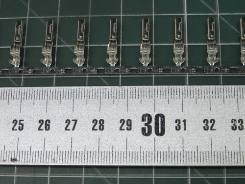 Lot of 3333 YAZAKI 7116-4022  X99898 Automotive Connectors TERM 090 II FEM 2.3MM UNSLD