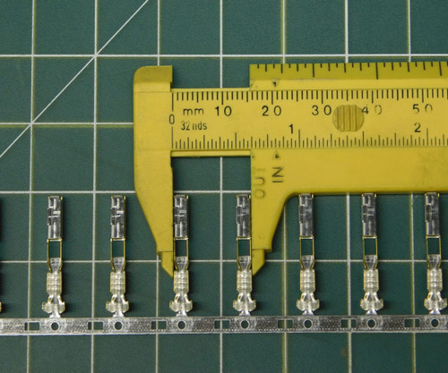 Lot of 645 AUTO 8100-1472  Automotive Connectors 2.3MM(090) FEM UNSLD TERM SN X115483