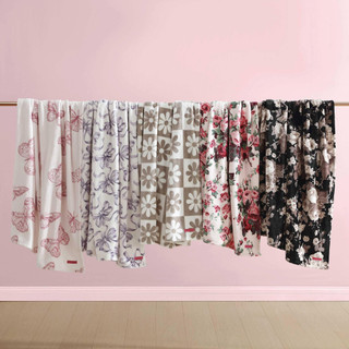 Thumbnail 4: Betsey Johnson Betsey Johnson Daisy Check Fleece  Blanket 