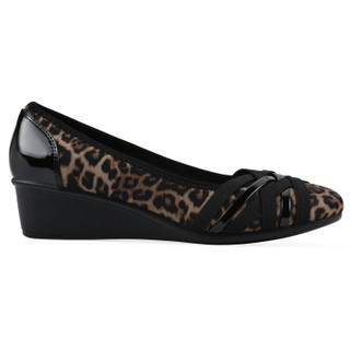 Thumbnail 2: Cliffs by White Mountain Cliffs by White Mountain Womens Bowie Wedge Pumps 