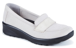 Thumbnail 1: Baretraps Women's Solid Comfort Loafers 