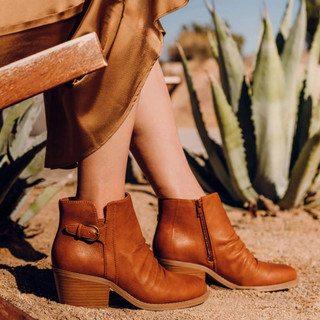 Thumbnail 4: Bare Traps Bare Traps Womens Linnea Booties 