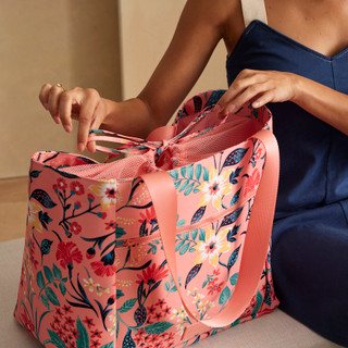 Thumbnail 3: Vera Bradley Vera Bradley Drawstring Family Tote Bag 