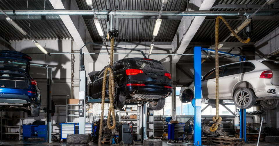 A Complete Guide To Choosing the Right 2-Post Car Lift