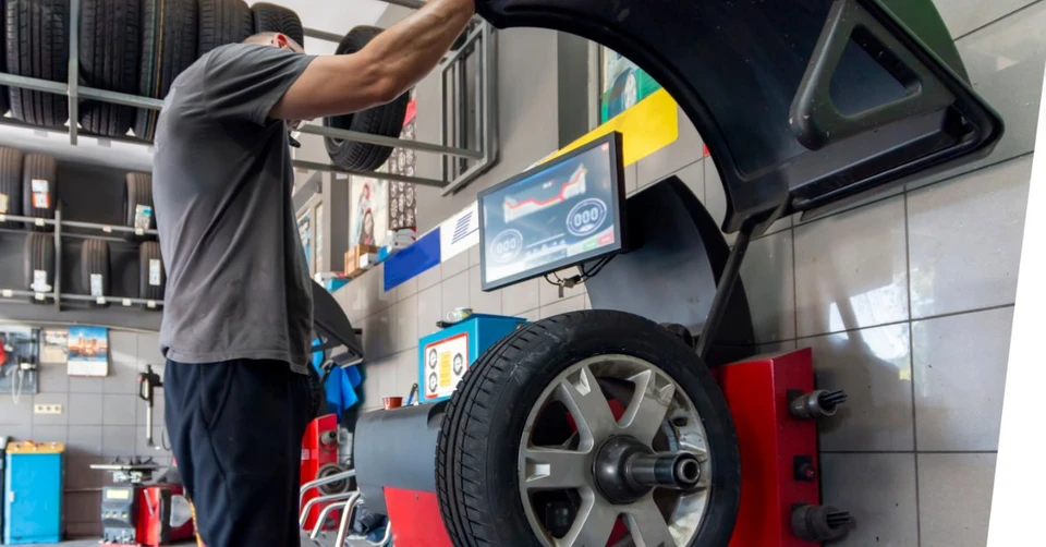 Reasons To Invest in a Tire Changer and Wheel Balancer Combo