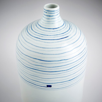 Vase in Blue And White (208|10803)
