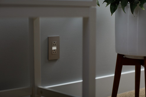 radiant Tamper-Resistant Outlet with Night Light in Nickel (246|NTL885TRNICC6)