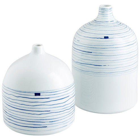 Vase in Blue And White (208|10802)