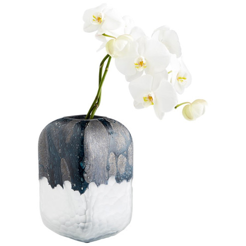Vase in Blue And White (208|10900)