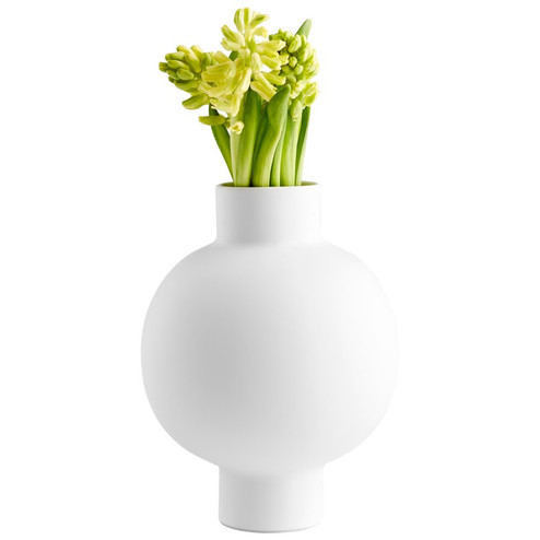 Vase in White (208|10916)