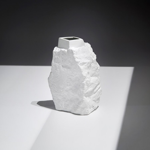 Vase in White (208|10944)