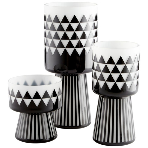 Vase in Black And White (208|11090)