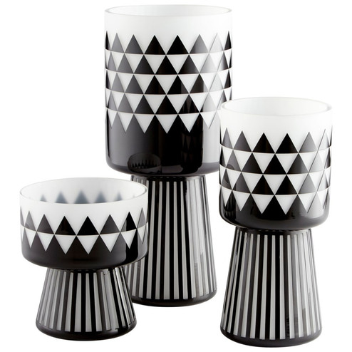 Vase in Black And White (208|11091)