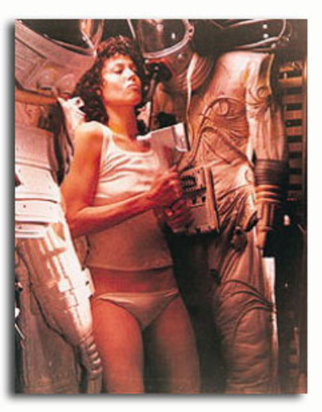 (SS38779) Sigourney Weaver  Alien Movie Photo