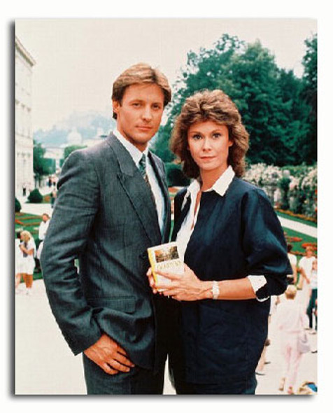 (SS3074058) Fernsehfoto von Scarecrow und Mrs. King