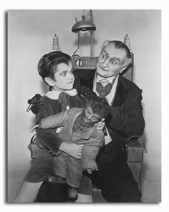 (SS2227940) Cast   The Munsters Movie Photo