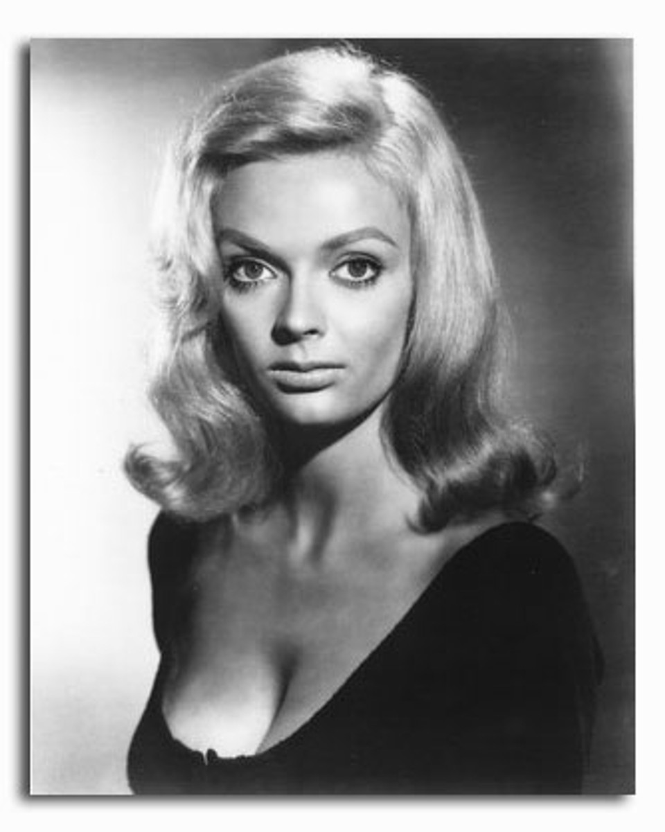 (SS3443492) Filmbild von Barbara Steele PromiFotos und Poster bei