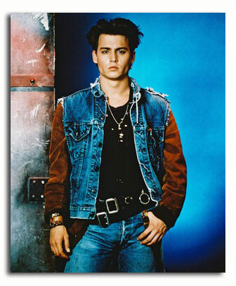 ジョニーデップ　ブロマイド Amazon.co.jp: ブロマイド写真☆ジョニー・デップ/スーツ・背景