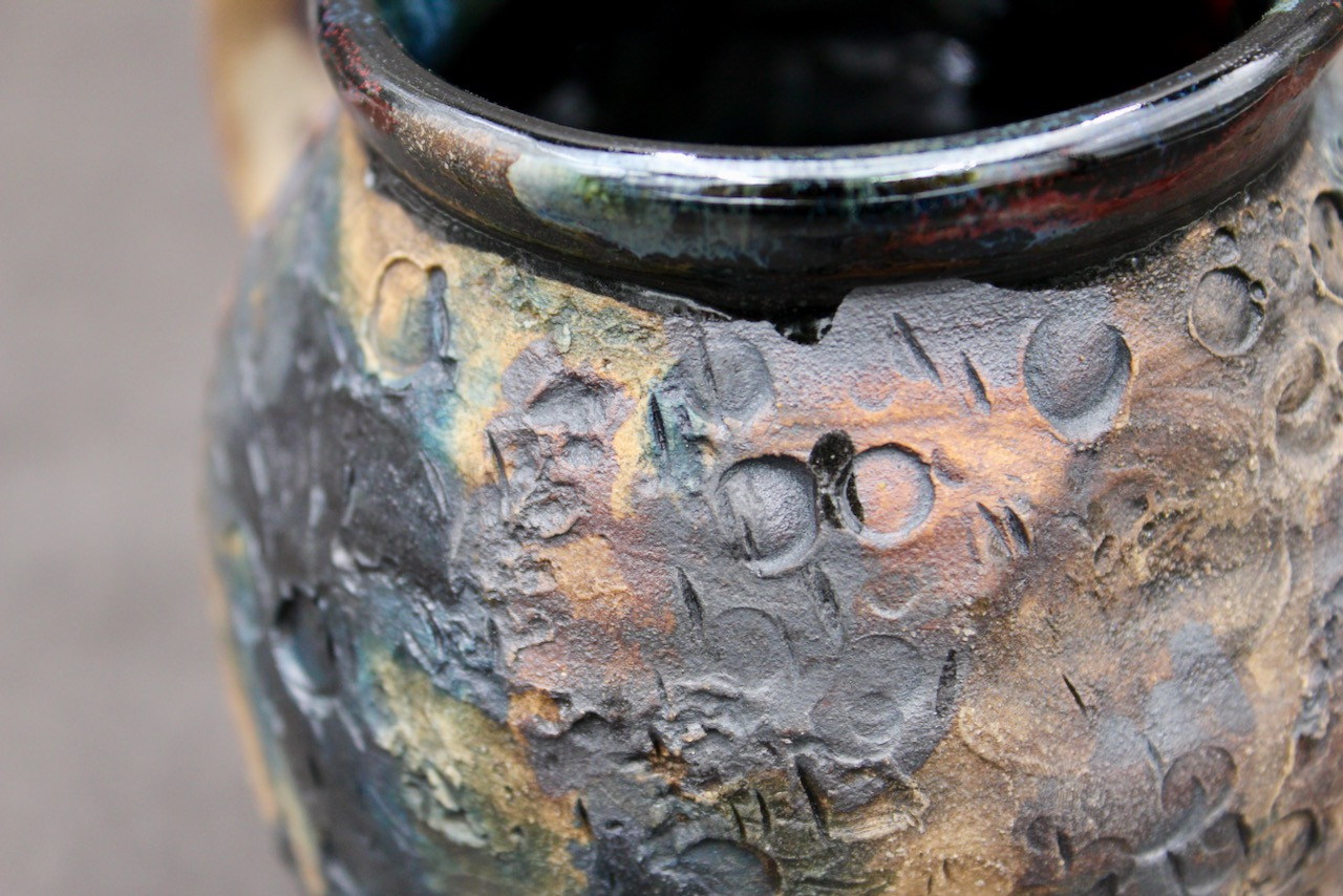 Pluto Mug w/24 karat gold, roughly 15oz size (SK8015) - Cosmic Mugs