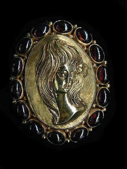 GARNET GOLD PORTRAIT PIN - 3562b2035u