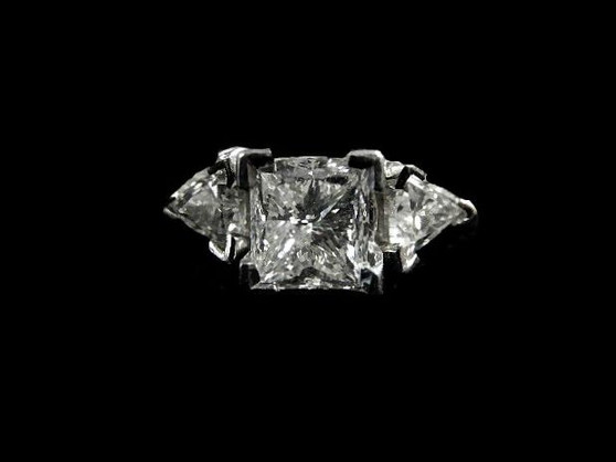 PRINCESS CUT DIAMOND RING - 4041JA3678