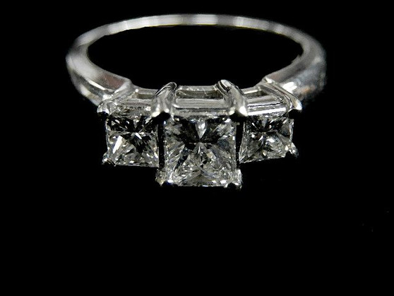 3 STONE DIAMOND RING - 3343b1698