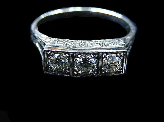 ANTIQUE DIAMOND RING - 4267aja4648