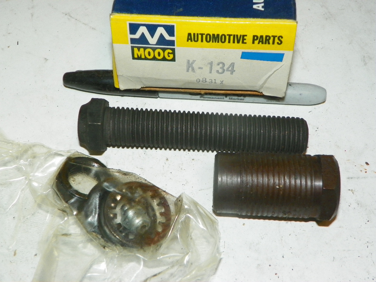 Chevrolet F/S 1939-54 NOS Lower Outer Pivot Pin Moog K-134 Made in USA